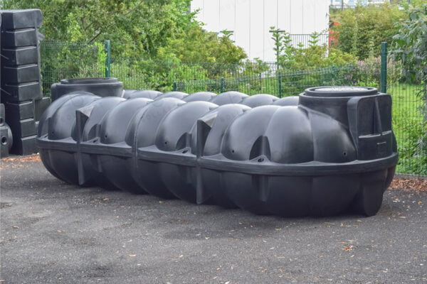 Platte kunststof regenwatertank - 10.000 liter