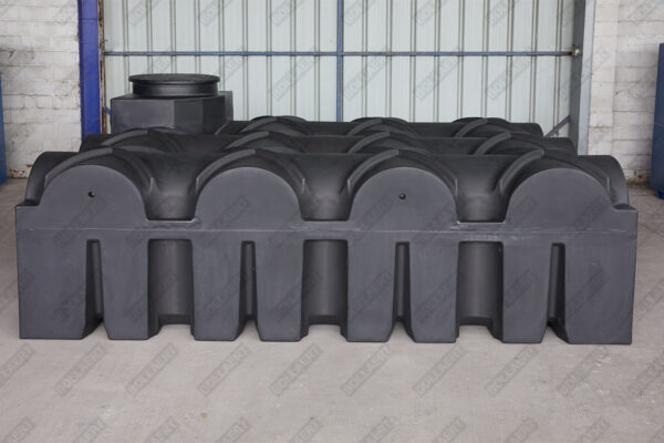 Ultraplatte bovengrondse kunststof watertank - 5000 liter