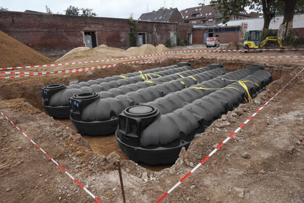 Platte kunststof regenwatertank - 20.000 liter