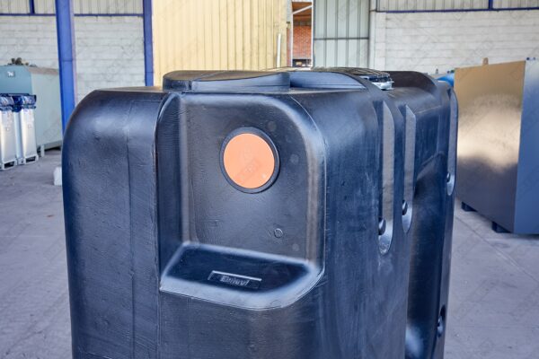 Bovengrondse septic tank kunststof van 1500 liter