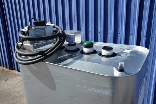 1000 liter tank (verzinkt) voor AdBlue® met pomp (220V)