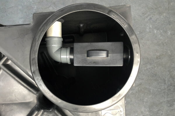 toebehoren-water-filter-inbouw-zwart-gemonteerd-2.jpg