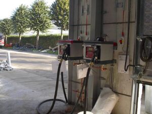 dieselpomp-met-registratie-data-management-gemonteerd-op-de-muur-2-dieselpompen